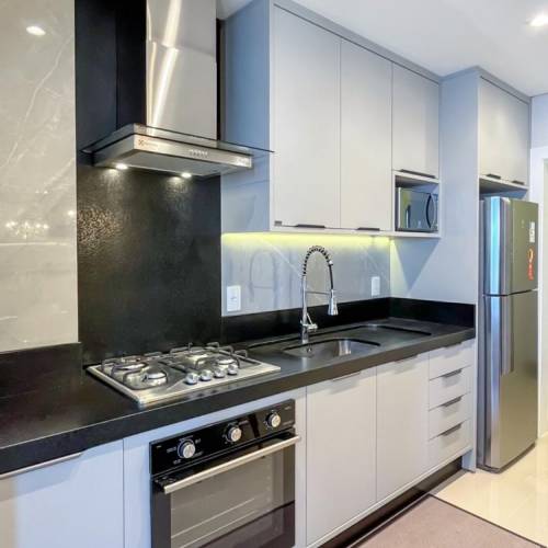LINDO APARTAMENTO - 3 DORMITRIOS - MEIA PRAIA 