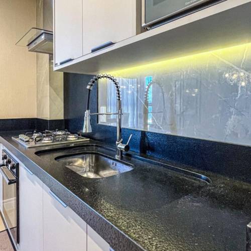 LINDO APARTAMENTO - 3 DORMITRIOS - MEIA PRAIA 
