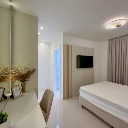 LINDO APARTAMENTO - 3 DORMITRIOS - MEIA PRAIA 