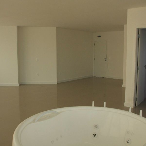Apartamento 6 Sutes Centro de Itapema